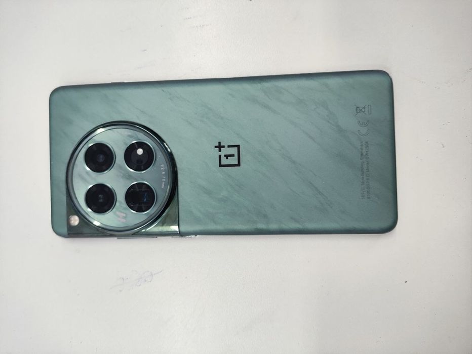 OnePlus 12 16/512 глобальная версия