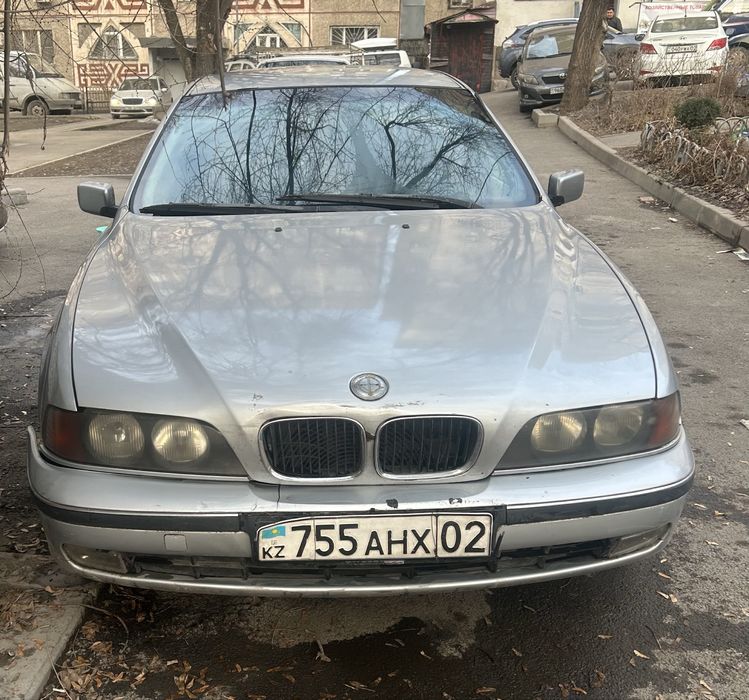 Продам машину БМВ 520i обьем 2 л