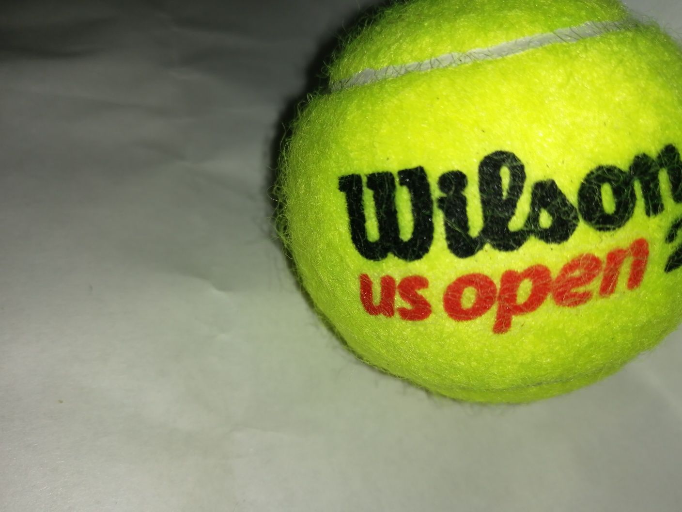 Minge de tenis Wilson cu semnătura Simonei Halep inscriptionată