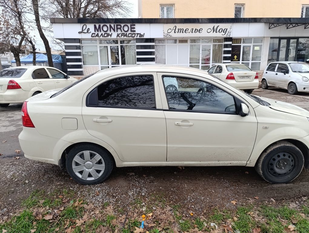 Срочна некса-3  сотилади.