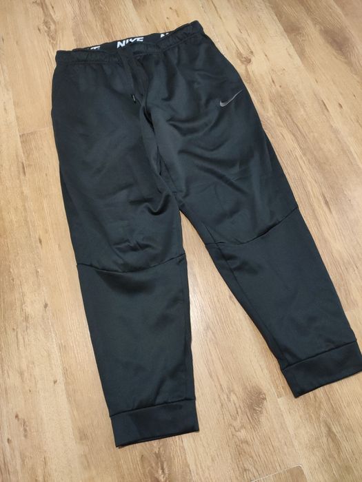Pantaloni Nike mărimea XL