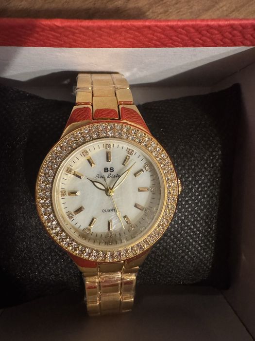 Часы новые наручные