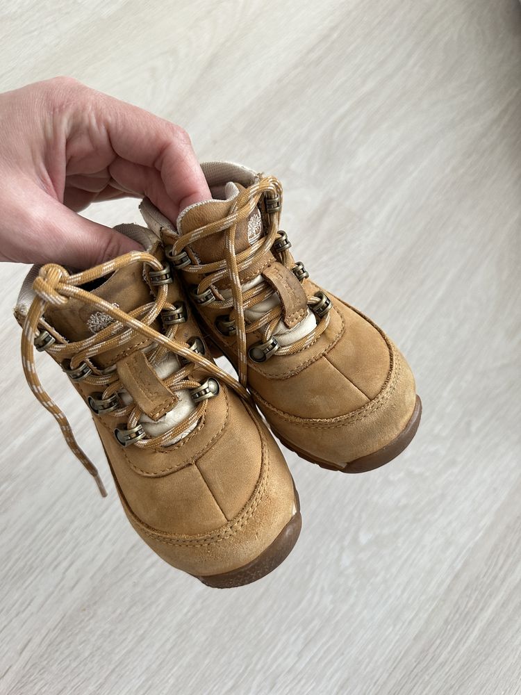 Продам детские ботинки осень-весна Timberland 24 размер