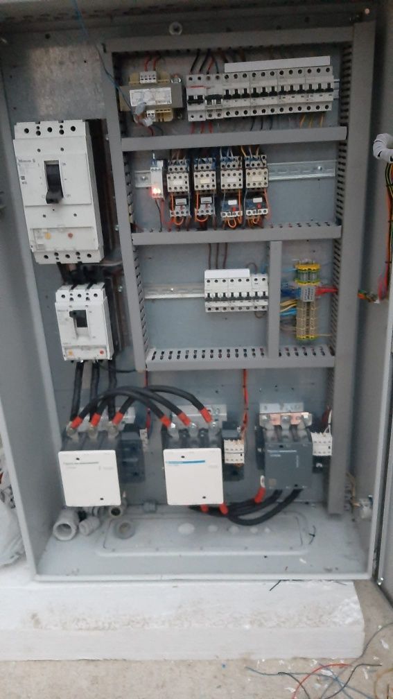 Execut tablouri electrice . Electrician autorizat