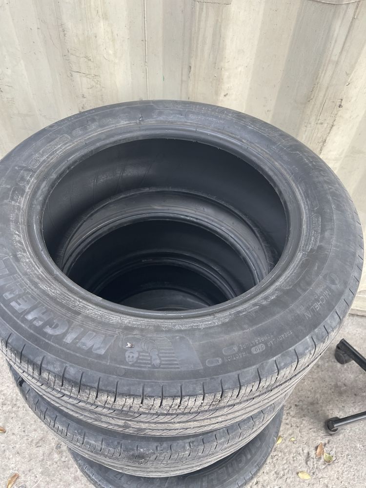 Продам летнюю резину . Размер 225/60/17 . Мишлен Mishlen