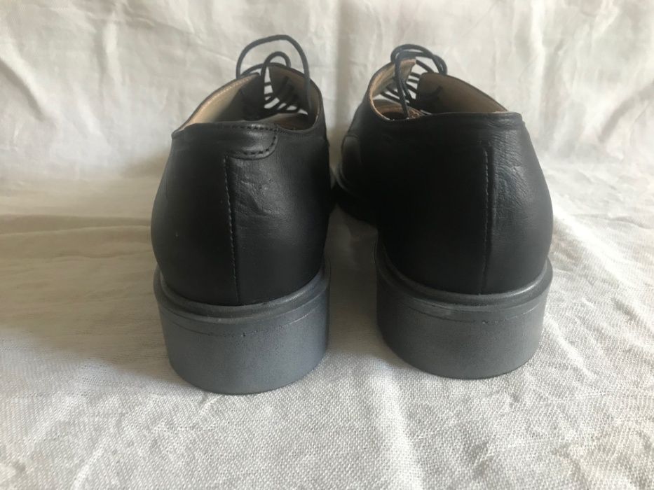 Pantofi tip Oxford, cu siret, din piele negru cu bej, marime 38-39