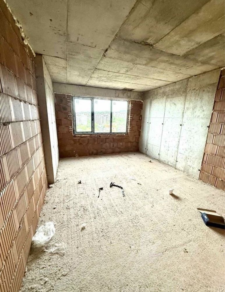 Тристаен апартамент в кв.Възраждане 4