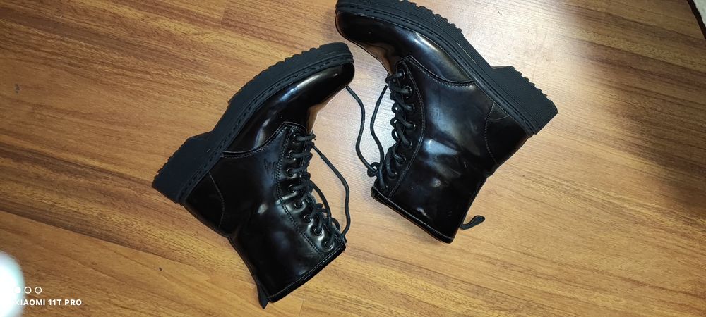 Reducere fulger! Ghete superbe, 35