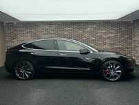 Tesla Model 3
Standard RWD Plus 60 kWh 175 kW 238 CP