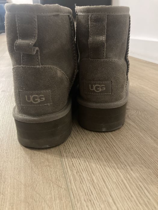 De vanzare Ugg  in stare buna