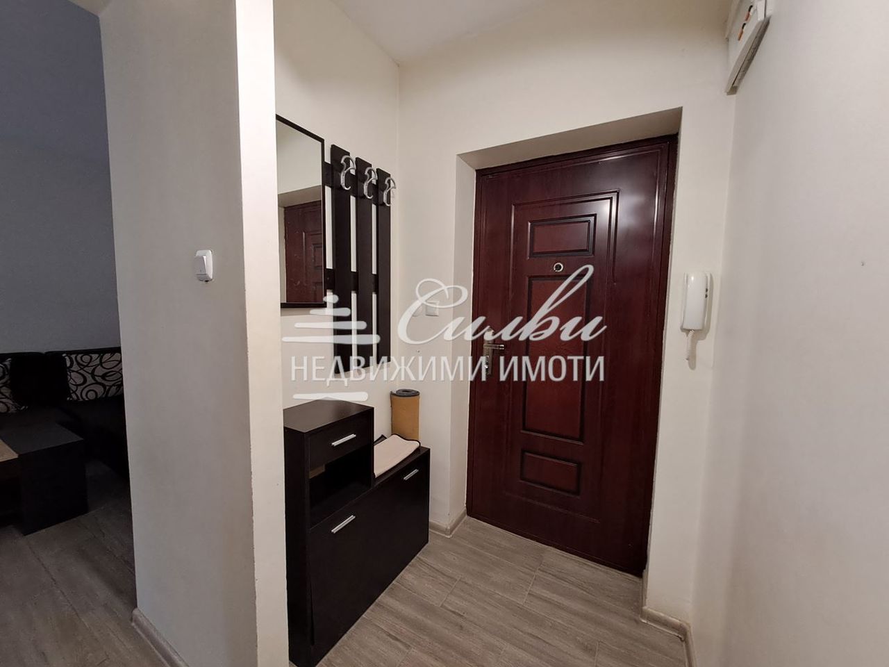 Дава се под наем Двустаен апартамент в Шумен, Център - 50 кв.м за 255 € - Снимка #4