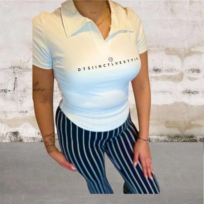 Дамска тениска с яка , секси прилепнала стои уникално