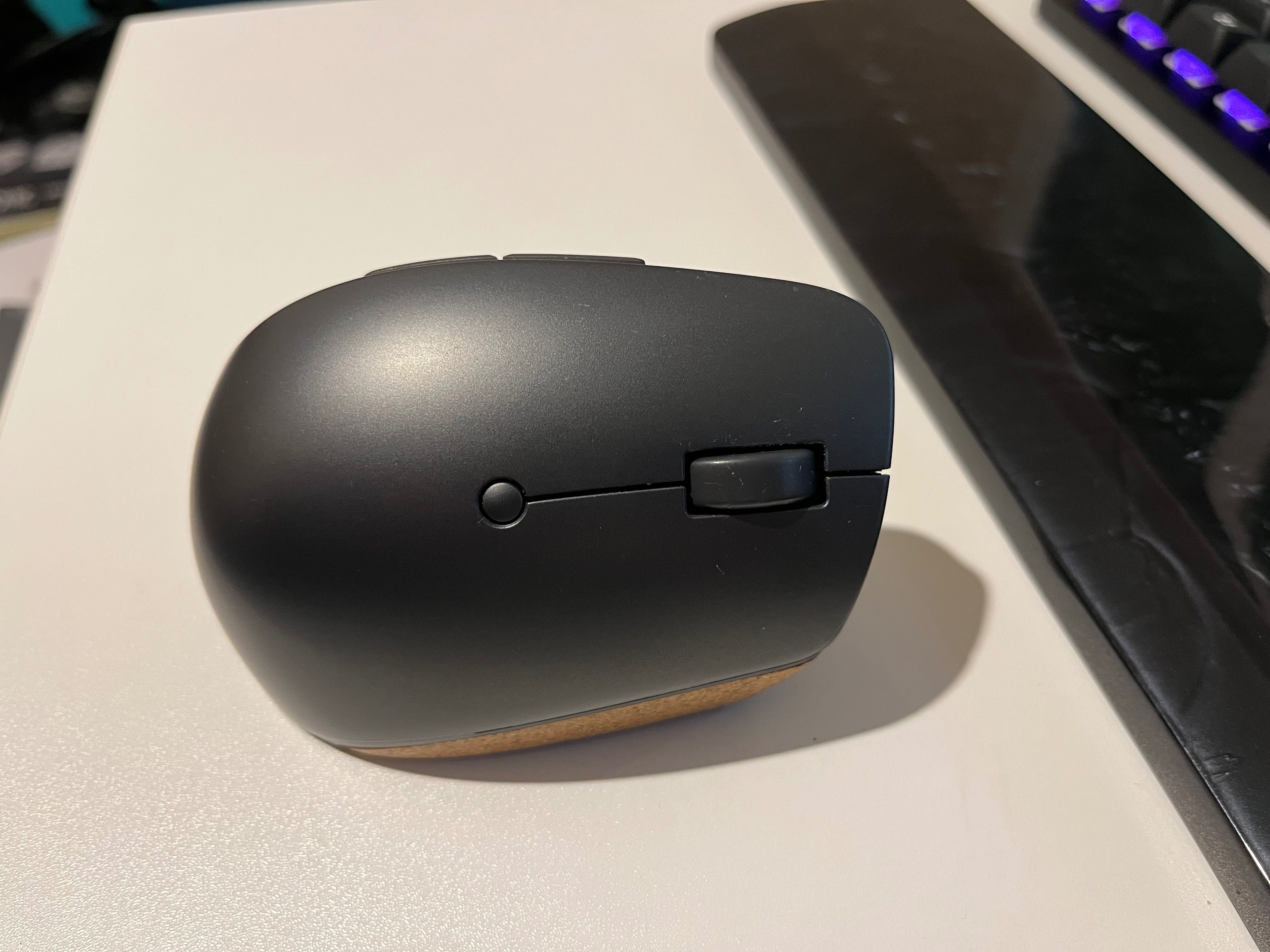 Механична клавиатура Keychron Q11 и верикална мишка Lenovo Go