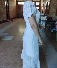Белое платье размер М