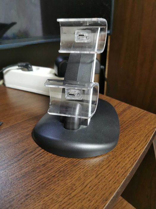 PS5 нов+Подарък аксесоар за джойстици