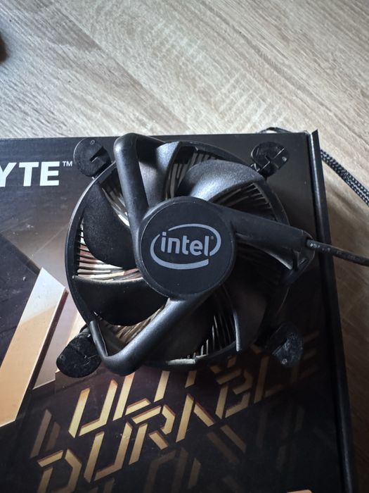 Procesor intel i7 10700F