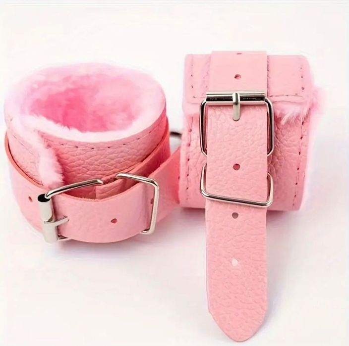 Плюшени белезници за забавление