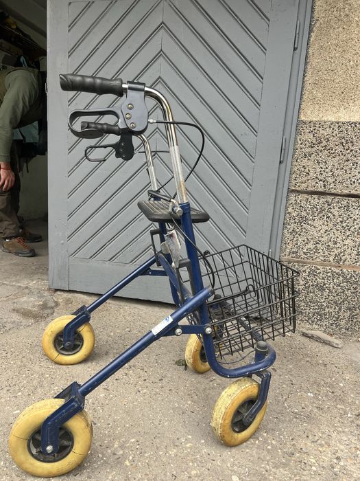 Ролатор/количка Invacare