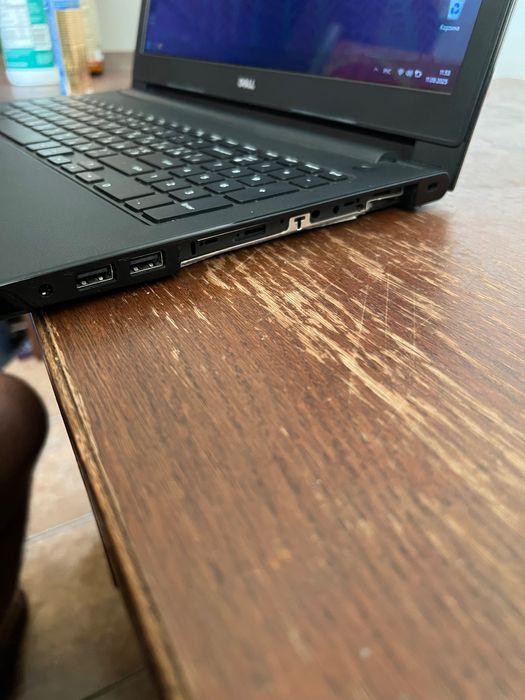 laptop Dell negru