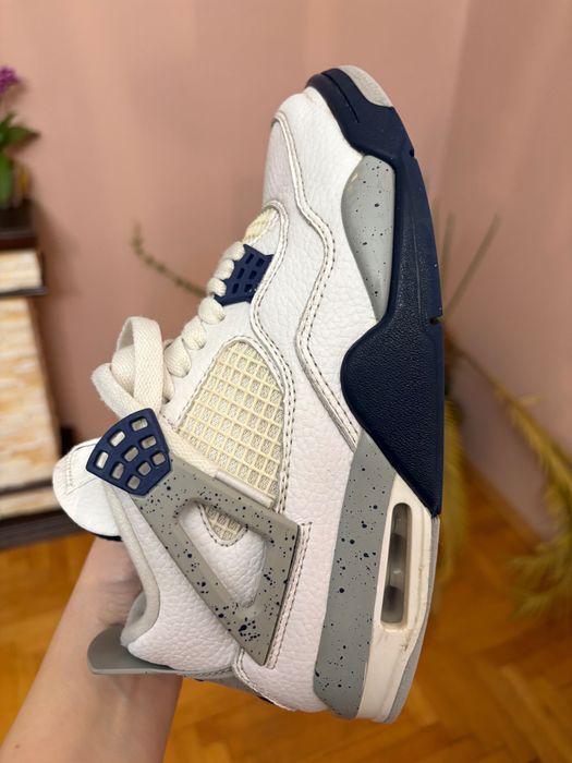 Vând adidași Nike Jordan 4
