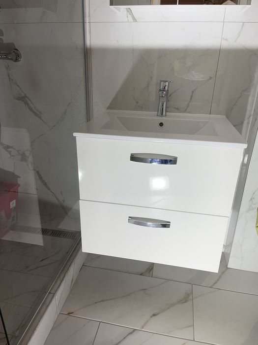 Renovari , echipari  bai , instalatii sanitare