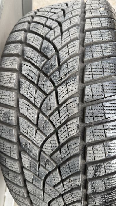 Зимна гума | 235/50 R17 | Good Year | 8 mm | Made in Germany Перфектна