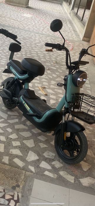 Vând scuter electric Sawge