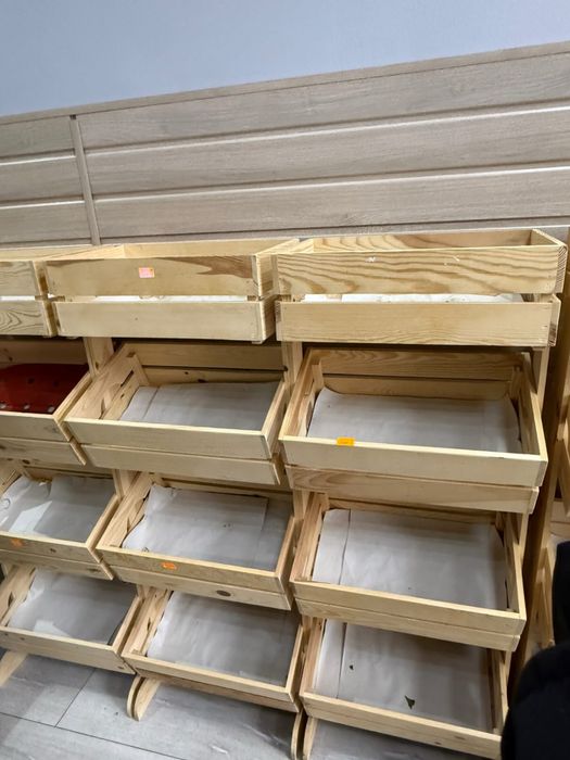 Стелажи за магазин