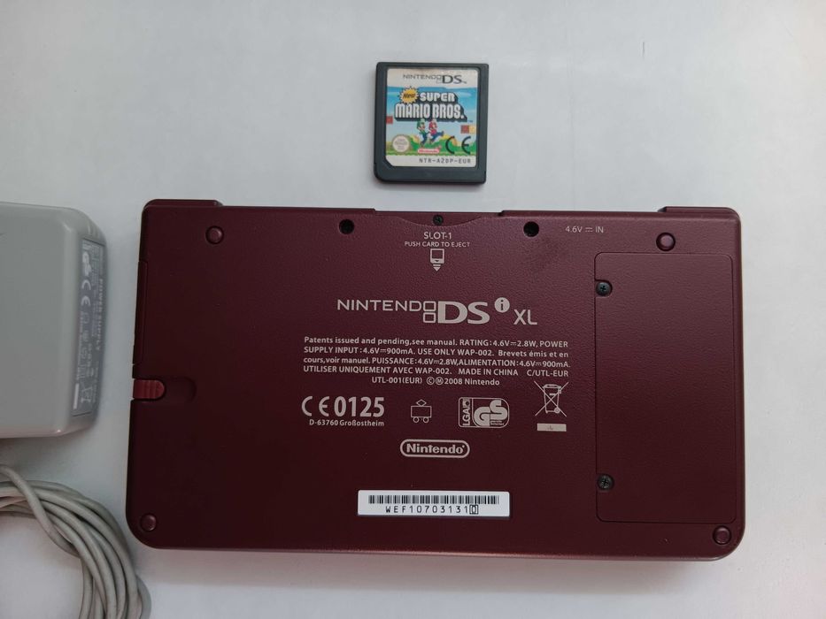 Nintendo DSi XL, Joc portabil de colectie plus joc Super Mario Bros