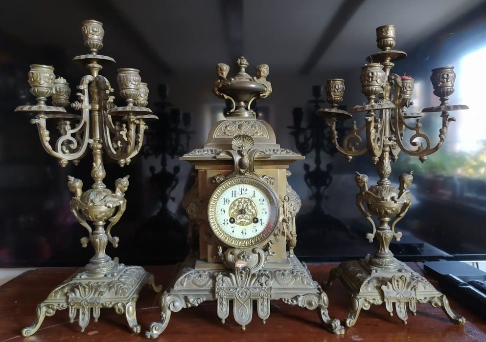 Каминные часы с канделябрами