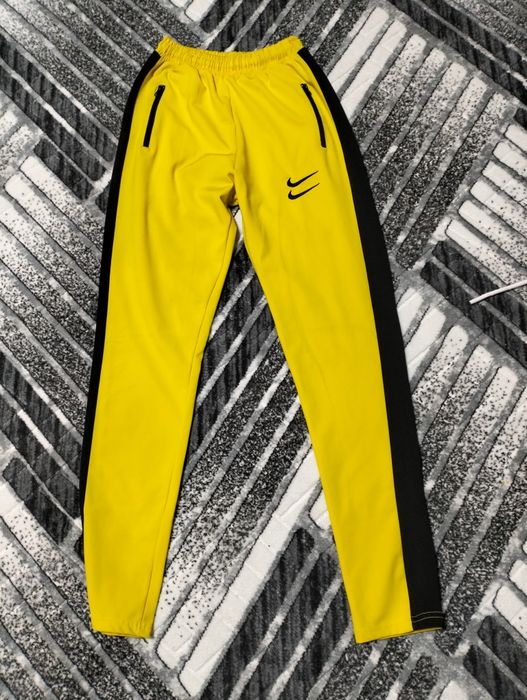 Trening dama  culoare galben cu negru mărimea M.L