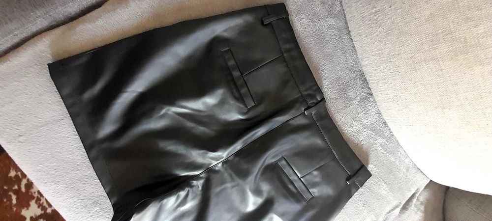 Pantaloni scurti imitatie piele dama - NOU