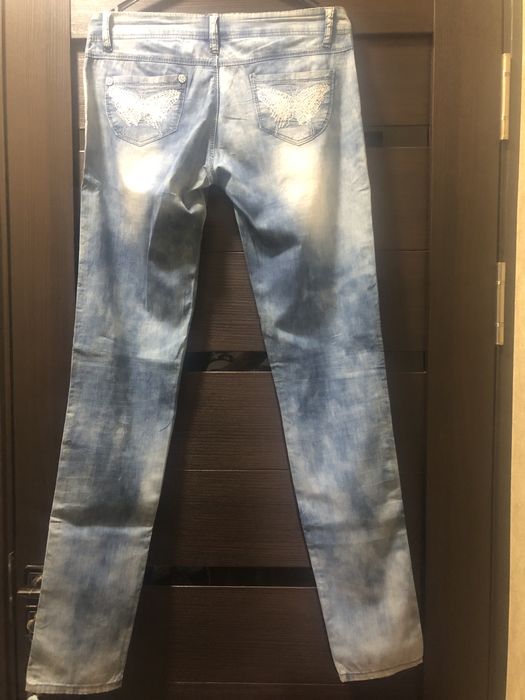 Женские джинсы