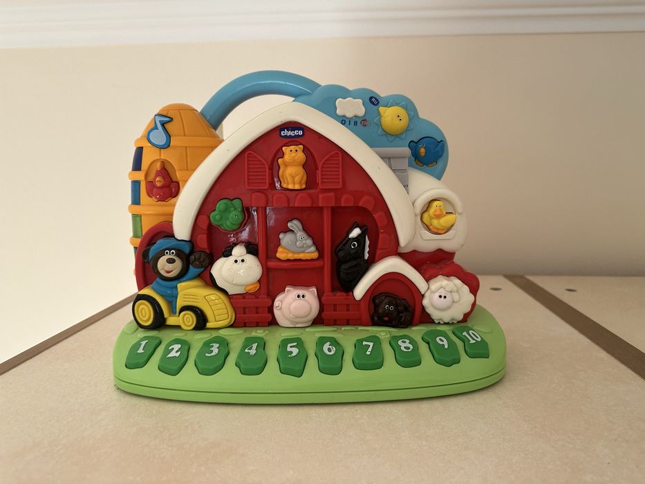 Продается игрушка говорящая ферма от Бренда Chicco