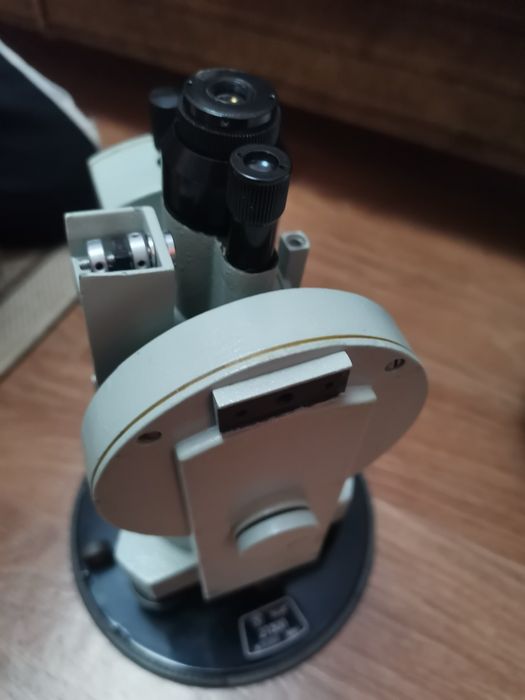 Теодолит в хорошем состоянии