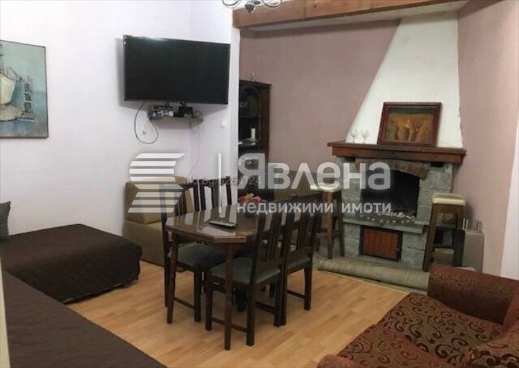 Отдава се под наем трети самостоятелен етаж от къща с двор