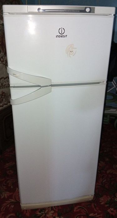Холодильник Indesit