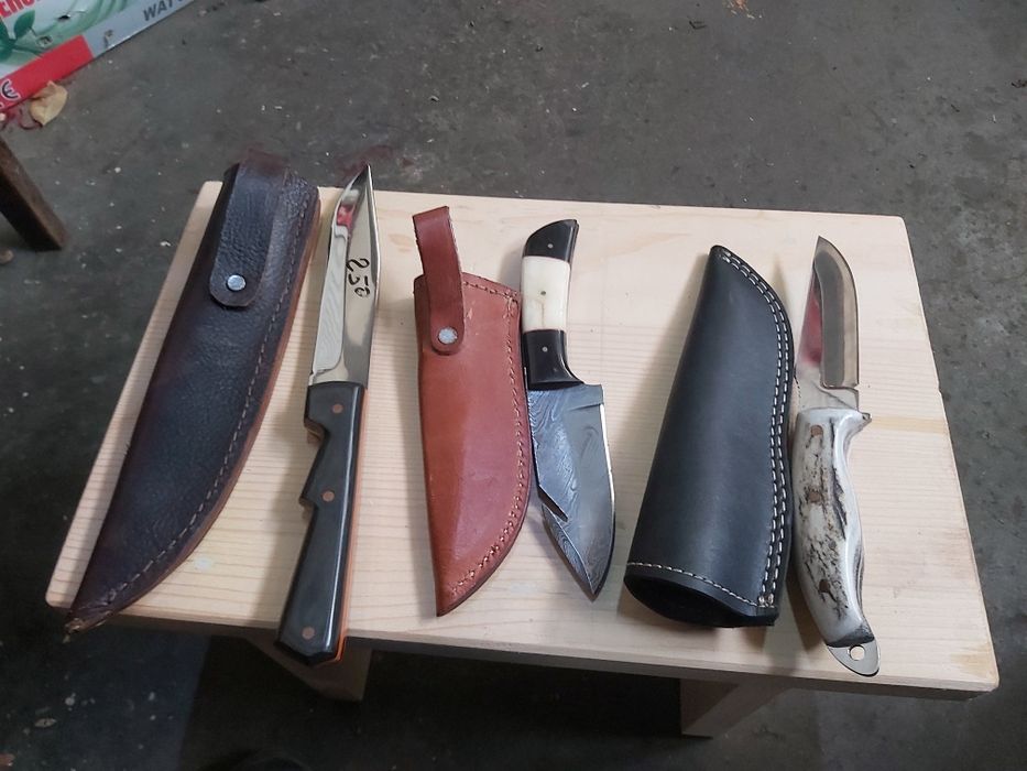 Cutite vânătoare si camping deosebite.