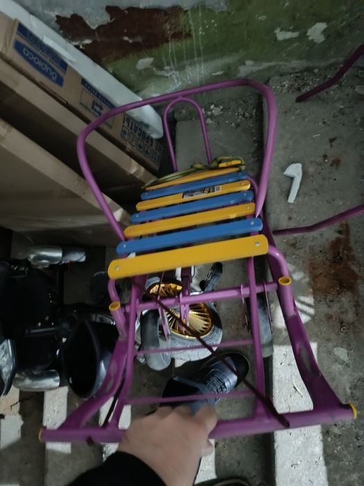 Детские санки с колесами.