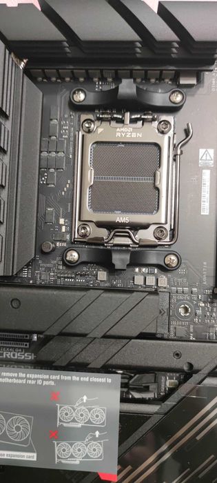 Дънна платка ASUS ROG Crosshair X870E Apex