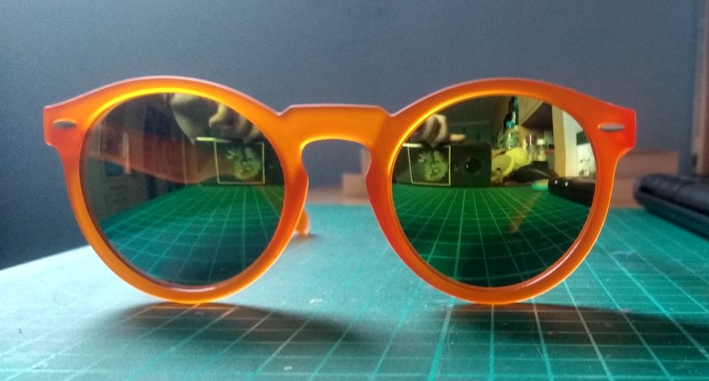 Слънчеви очила с оранжеви рамки
