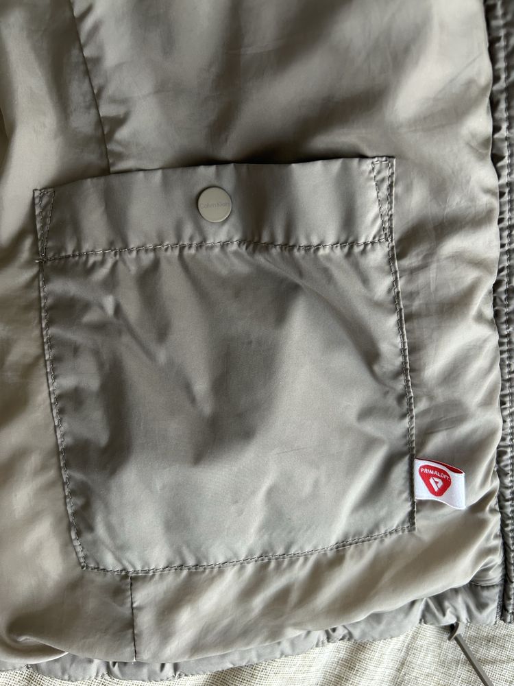 Продам женскую куртку Calvin Klein