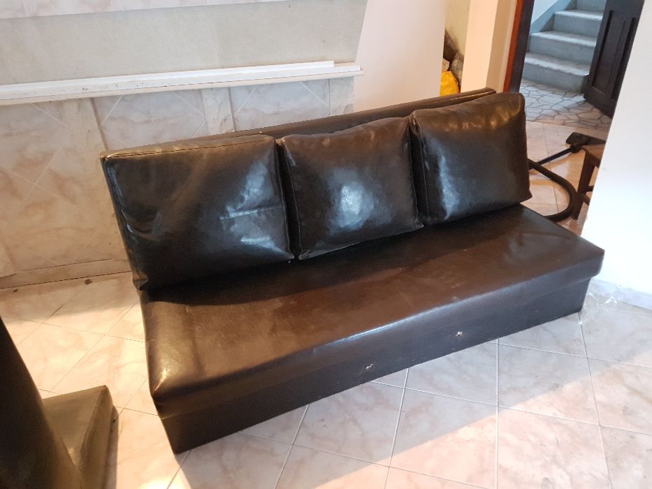 кожени  канапета
