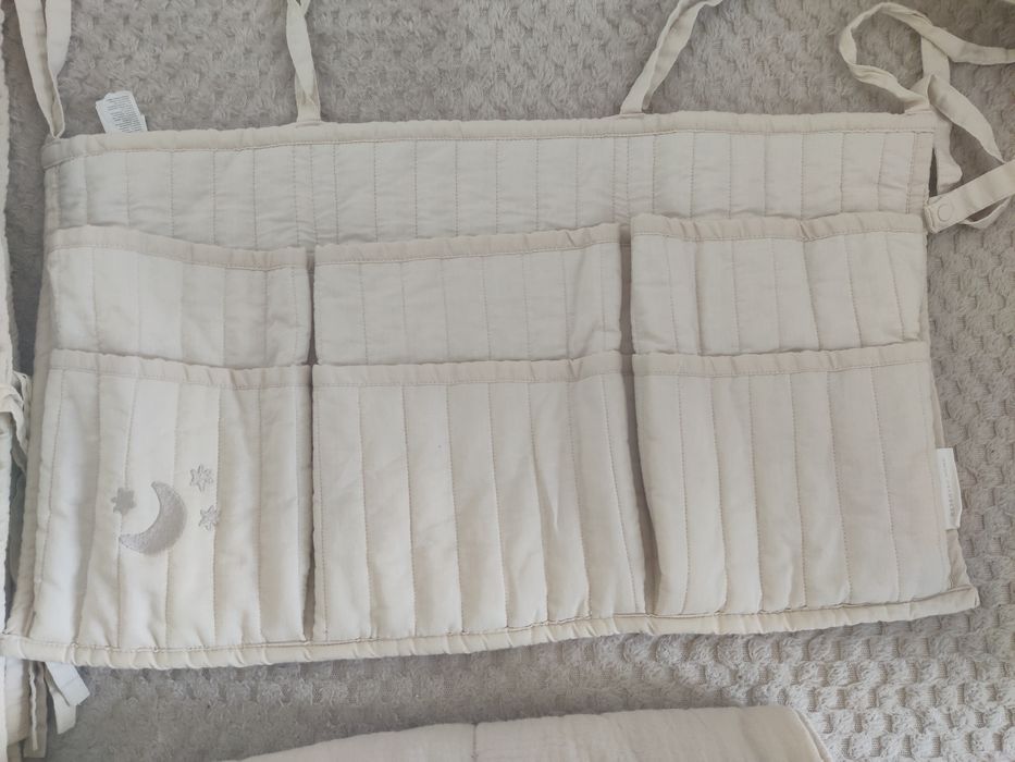 Обиколник и органайзер за бебешко легло