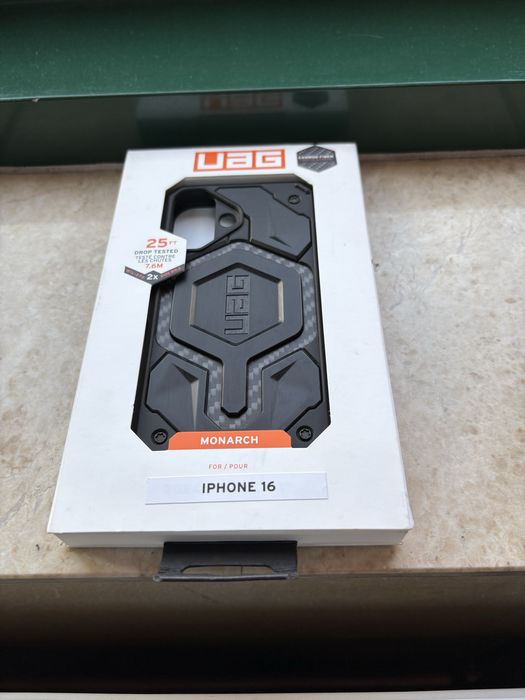 Vand husa UAG Monarch pentru Iphone 16