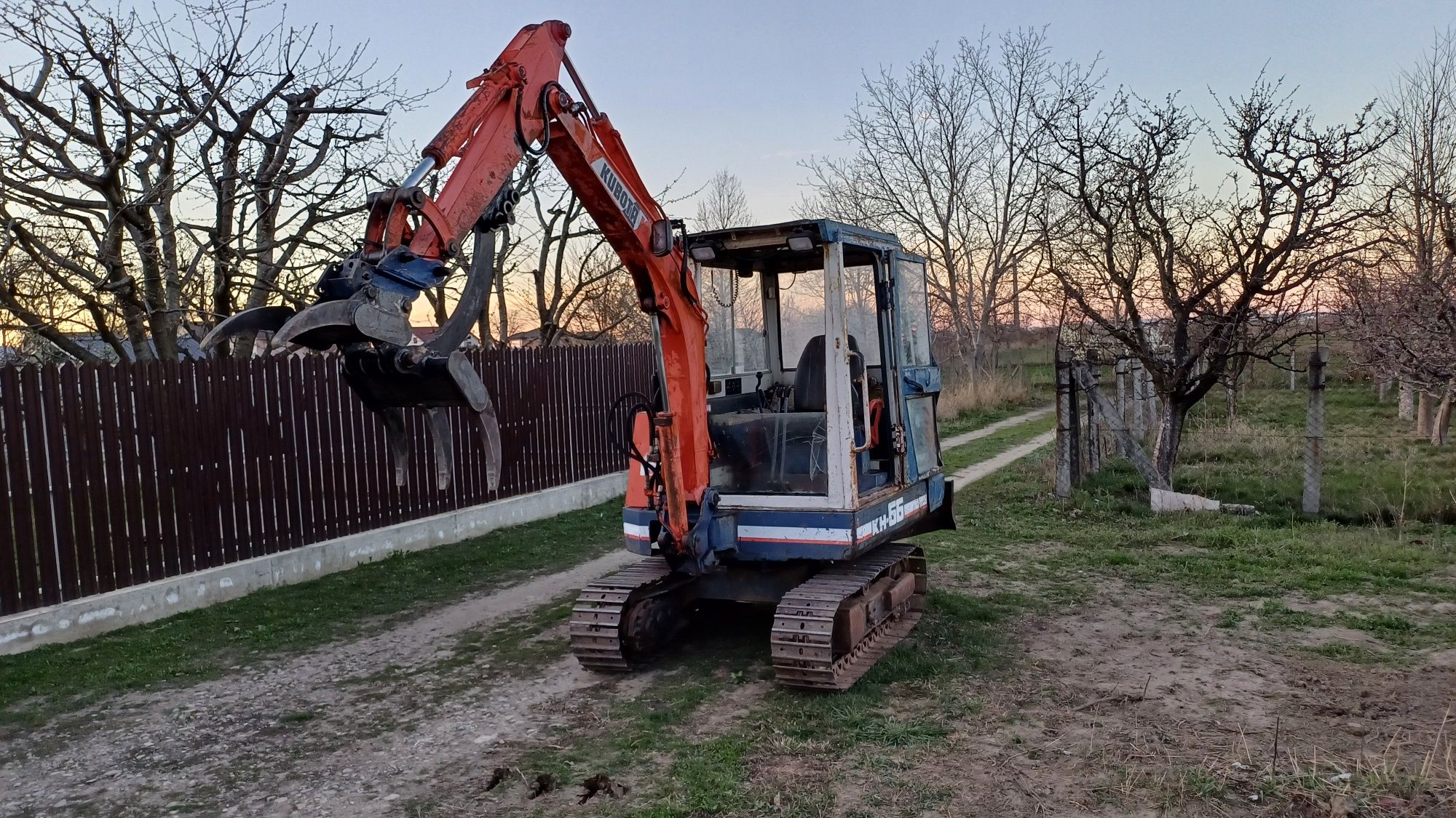 Excavator 2.8 t și 16.5 t  kubota  variante