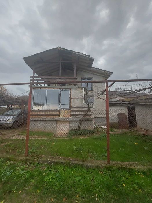 Двуетажна вила с панорама, мест. Кованлъка