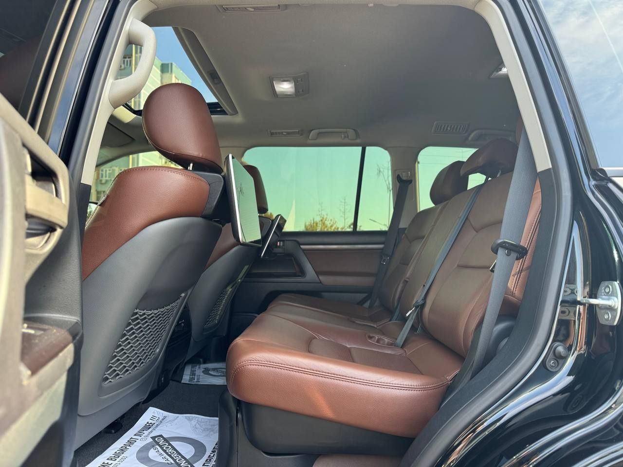 Toyota Land Cruiser 200   4.6L V8