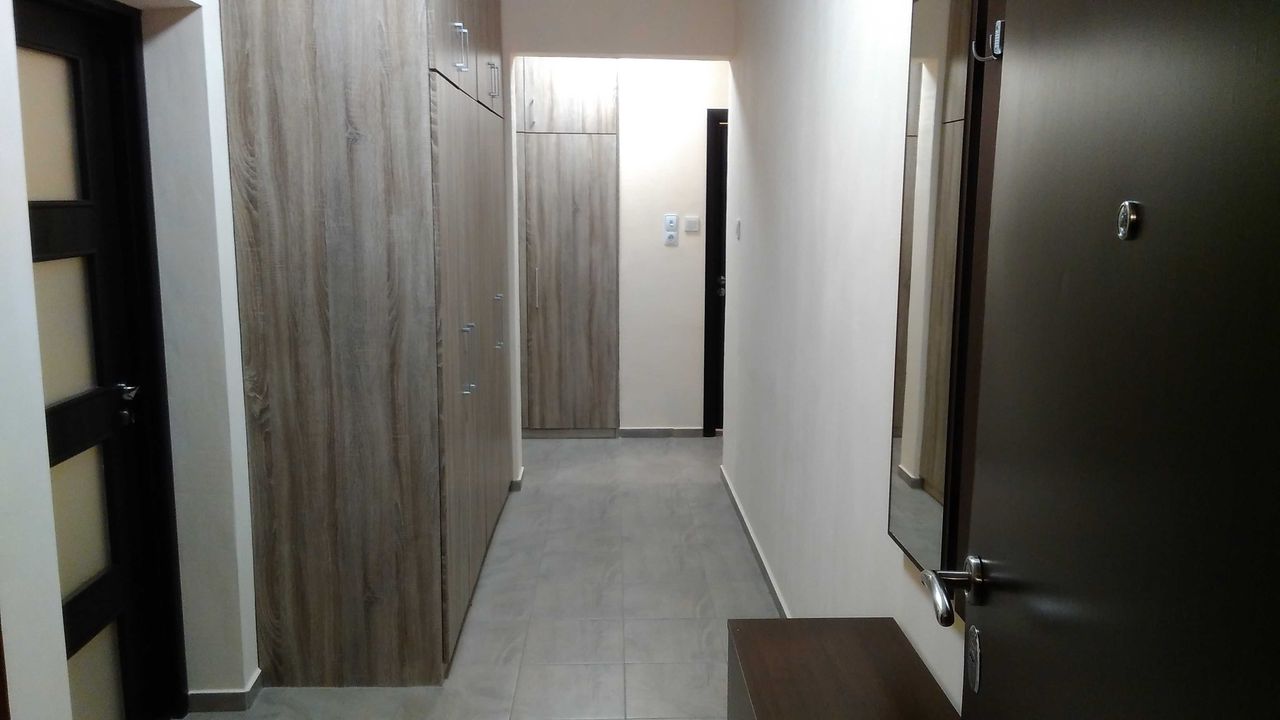 Дава се под наем Тристаен апартамент в София, Зона Б-19 - 100 кв.м за 612 € - Снимка #1