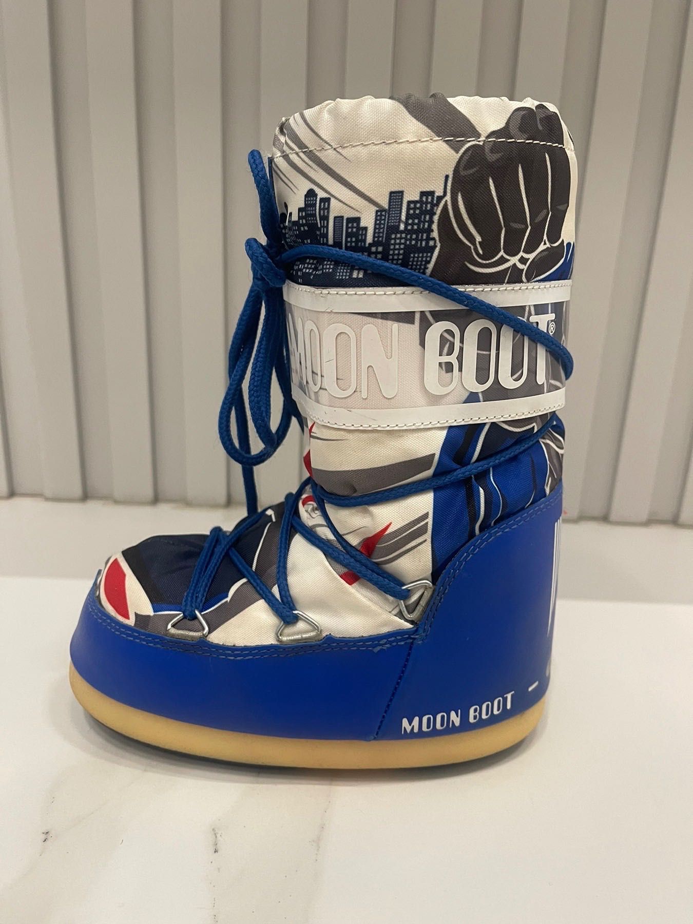 апреските MOON BOOT limited edition  SUPER HERO PRINTED SNOW BOOTS